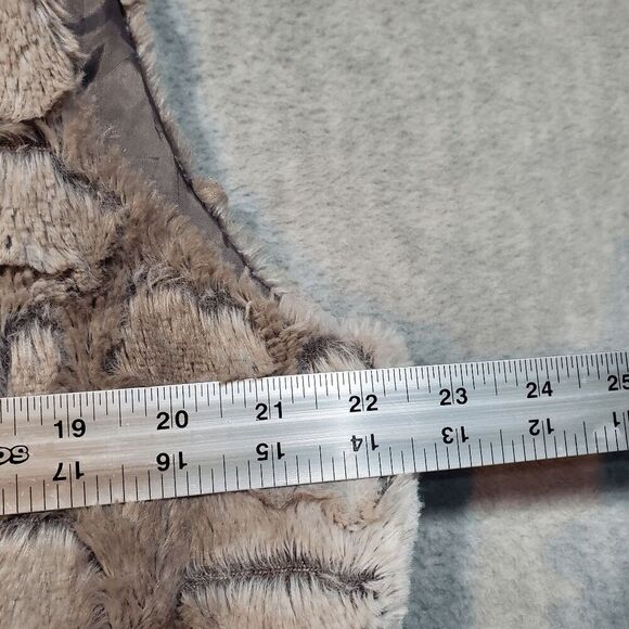 Yoki Faux Fur Vest in Gray and White - Picture 3 of 9